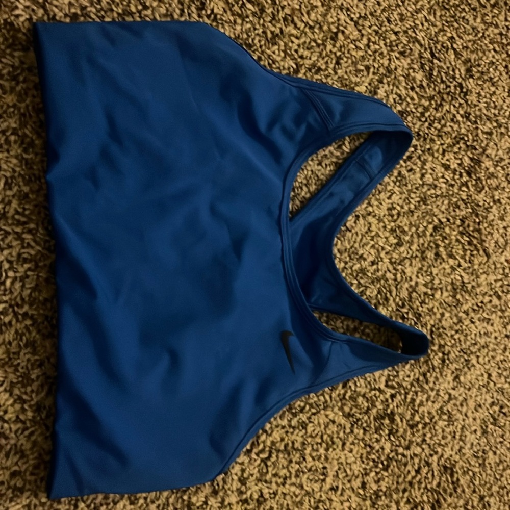 Nike sports bra, never worn, no pads